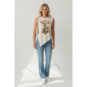 NEW Nashville Sunflower Guitar Tank Top Size Medium Beige Graphic Tee